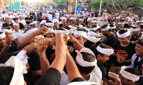 Perang Ketipat atau Siat Ketipat